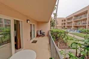 Condo, 2 Bedrooms | Property grounds