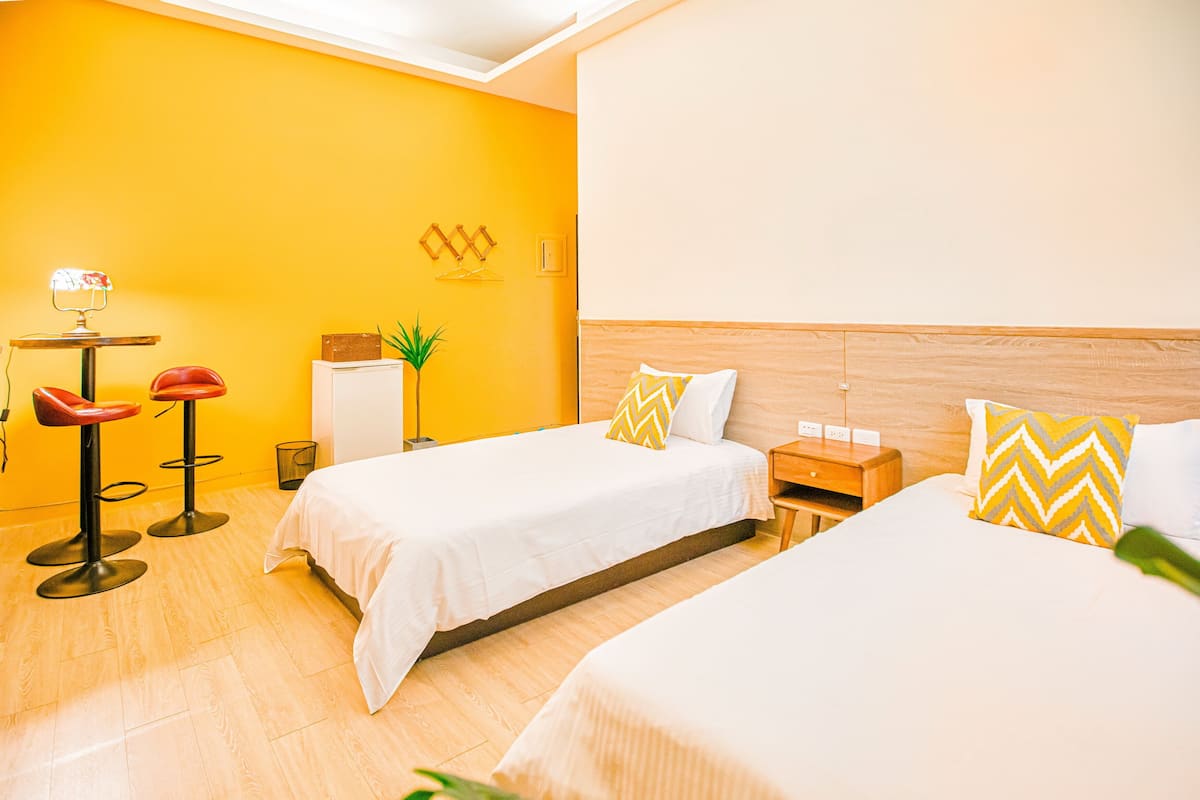 Phòng 2 giường đơn Deluxe | Bàn, truy cập Internet không dây miễn phí, bộ trải giường