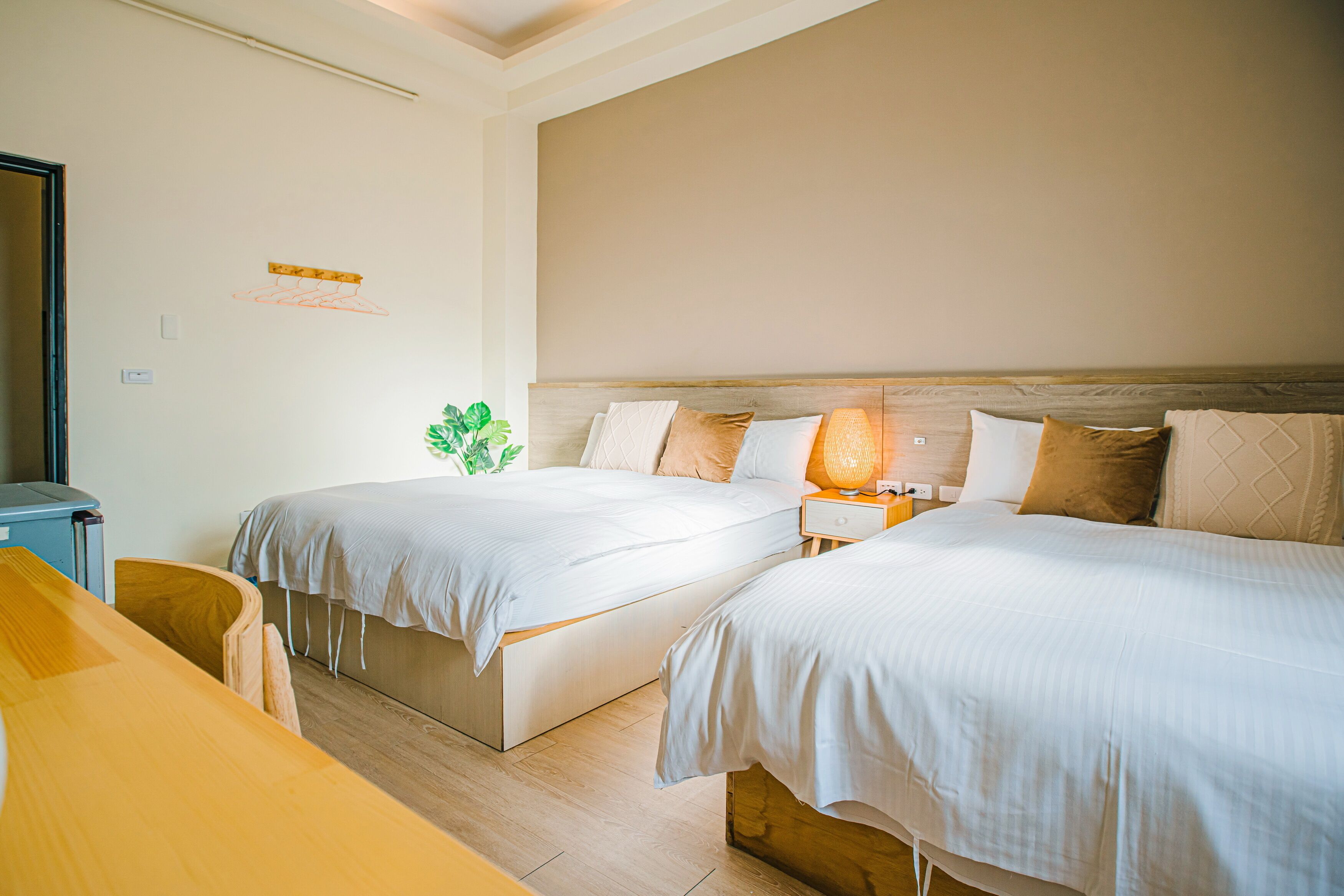 Desk, free WiFi, bed sheets