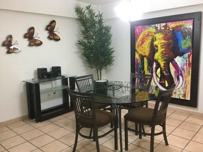 Dining - +MS +Tranquila Suite +Ubicadísima +Cerca Av. Zaragoza (Santiago de Querétaro)