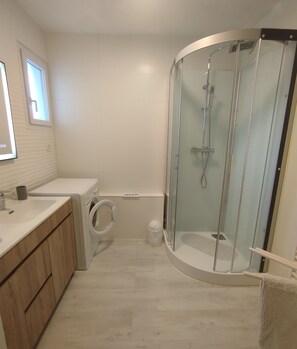 Vasca, asciugacapelli, asciugamani