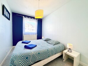 2 bedrooms, iron/ironing board, WiFi, bed sheets