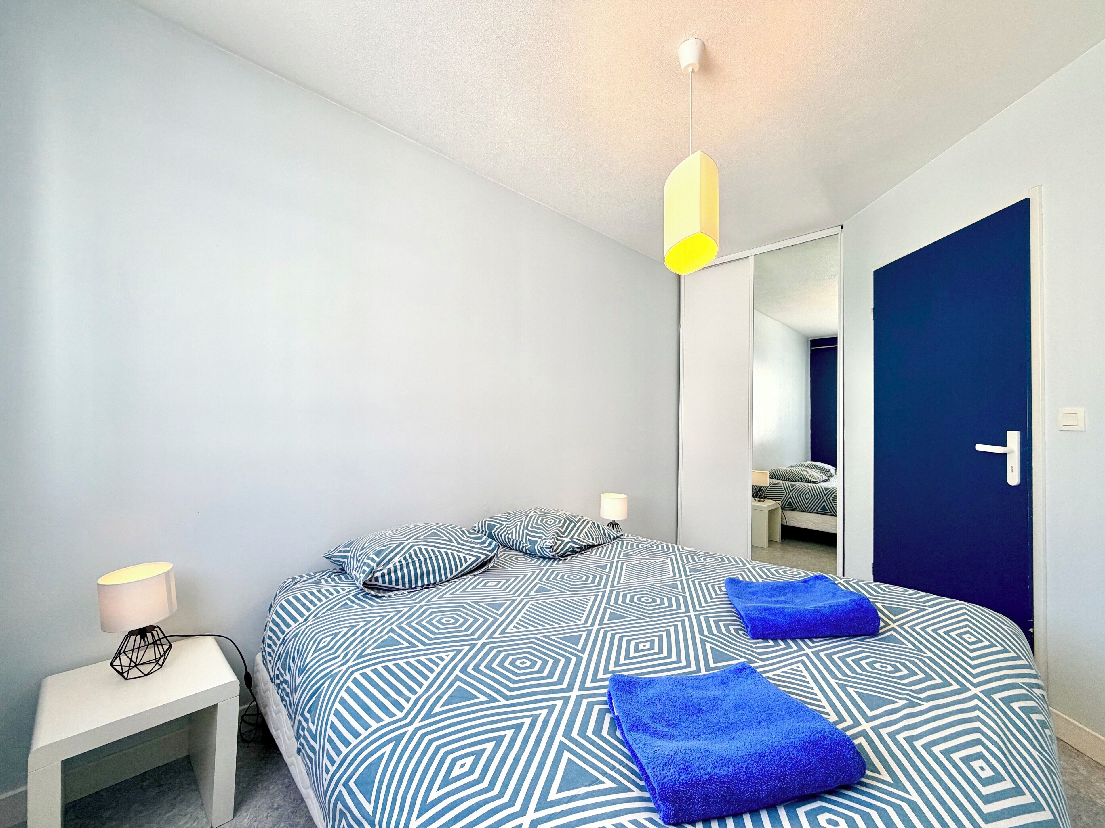 2 habitaciones, tabla de planchar con plancha, wifi y ropa de cama 