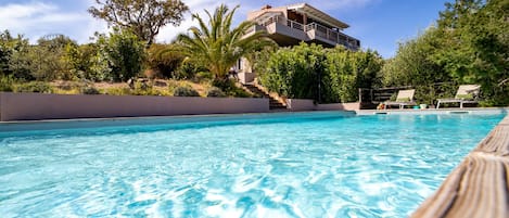 Piscine extérieure, piscine chauffée