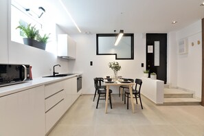 Romantic Studio | Private kitchen - Phaedrus Living: City Center Luxury Flat Skoufa (Athens)