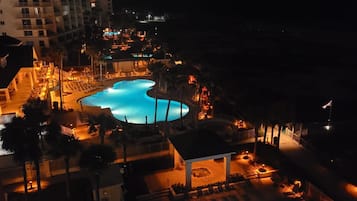 Piscine couverte, piscine extérieure