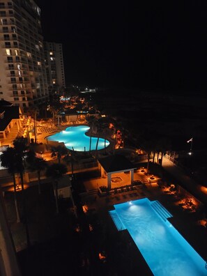 Sisäuima-allas, ulkouima-allas