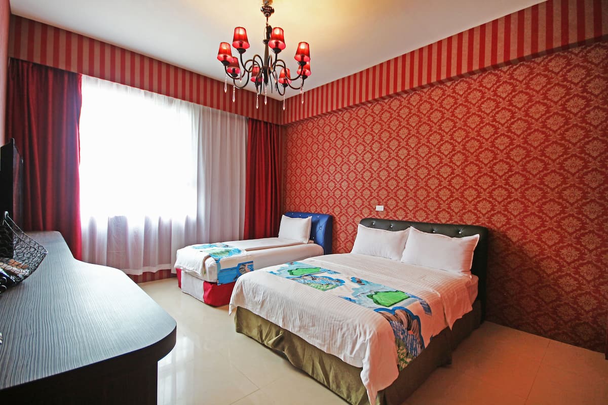 Deluxe Triple Room | Hypo-allergenic bedding, free WiFi, bed sheets