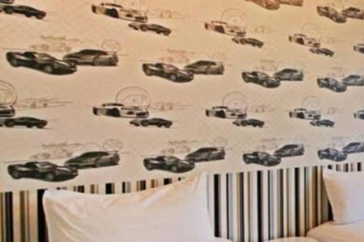 Hypo-allergenic bedding, free WiFi, bed sheets