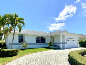 Exterior - 5-min walk to the Beach Path by JW Marriott, Cool Pool & Spa, Wifi (Marco Island)