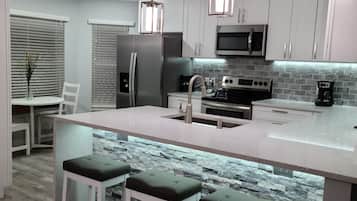 Coffee/tea maker, fridge, microwave, oven