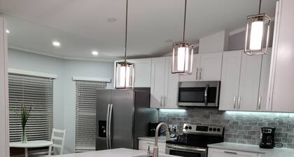 5-min walk to the Beach Path by JW Marriott, Cool Pool & Spa, Wifi