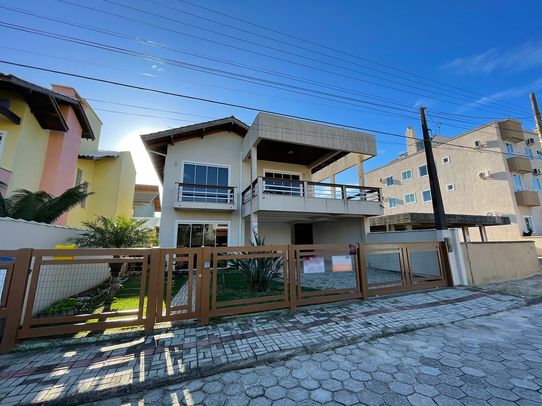 House with pool, high standard 