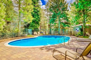 Pool - Spacious, upgraded Condo in Sierra Park Villas (Mammoth Lakes)