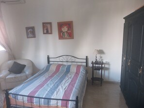 6 chambres, fer et planche à repasser, Wi-Fi, draps fournis