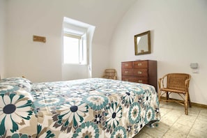 4 bedrooms, iron/ironing board, WiFi