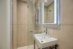 Shower, hair dryer, towels - Hedera Estate, Hedera A32 (Dubrovnik)