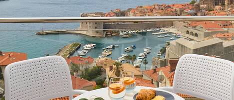 屋外ダイニングエリア