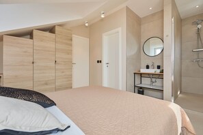 2 chambres, espace de travail pour ordinateurs portables