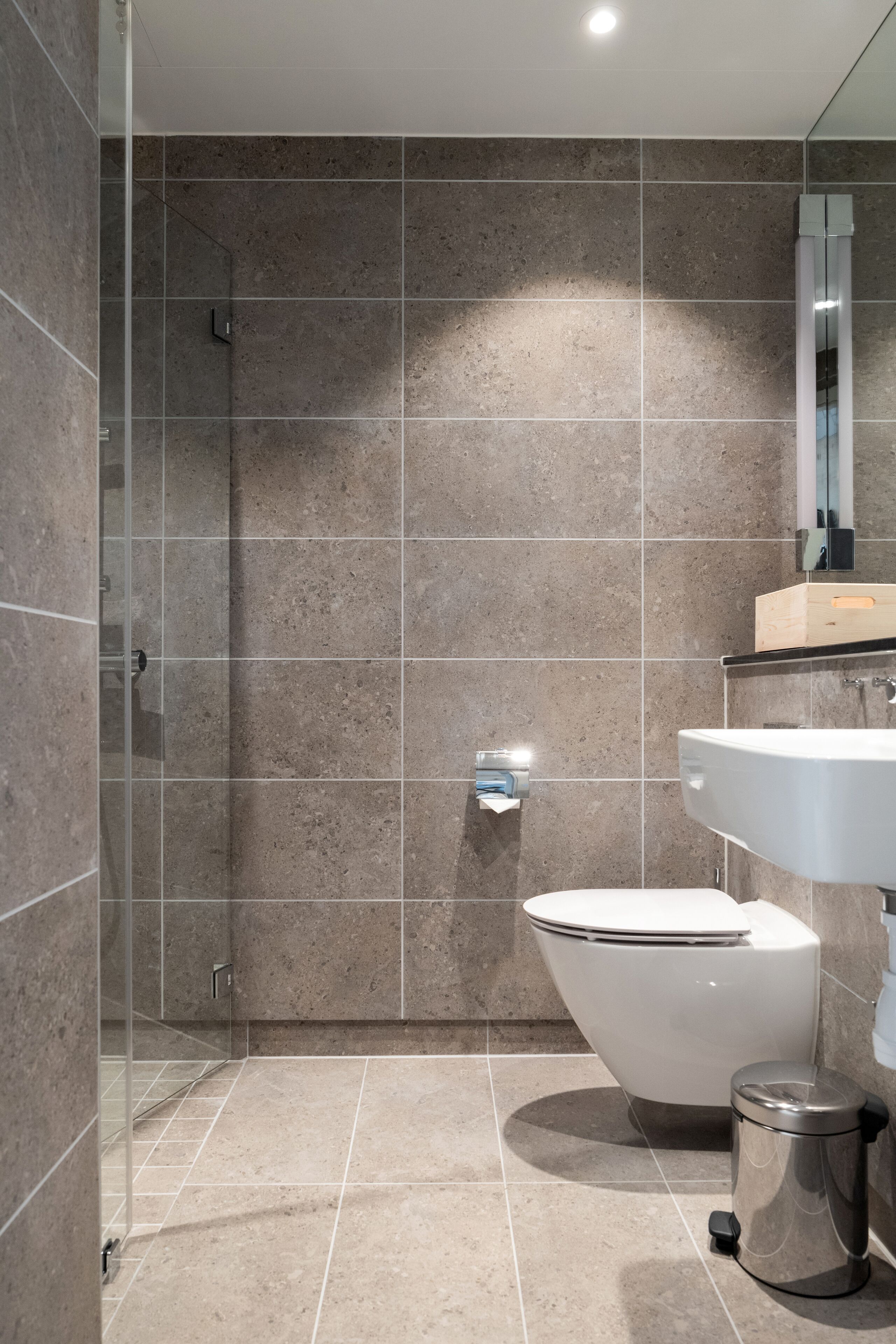 superior room | bathroom | shower, free toiletries, hair dryer, towels