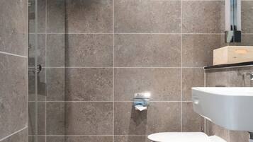 Superior Room | Bathroom