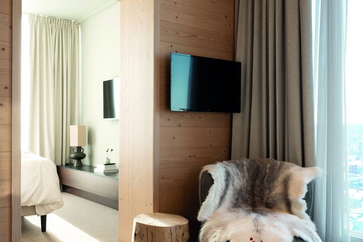 suite | living area | flat-screen tv, streaming services
