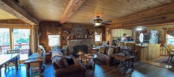 Traditional Mountain Cabin minutes from Kooser Lake and Hidden Valley Resort