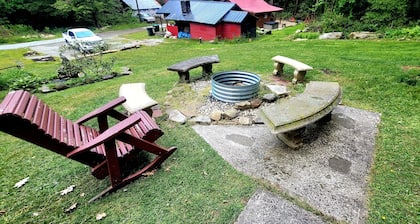 Traditional Mountain Cabin minutes from Kooser Lake and Hidden Valley Resort
