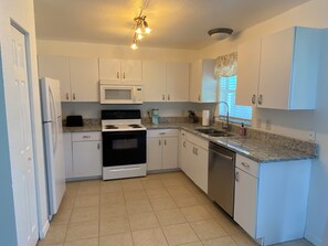 Fridge, microwave, oven, stovetop - Only minutes from the WEC, this home is exactly what you're looking for! (Ocala)