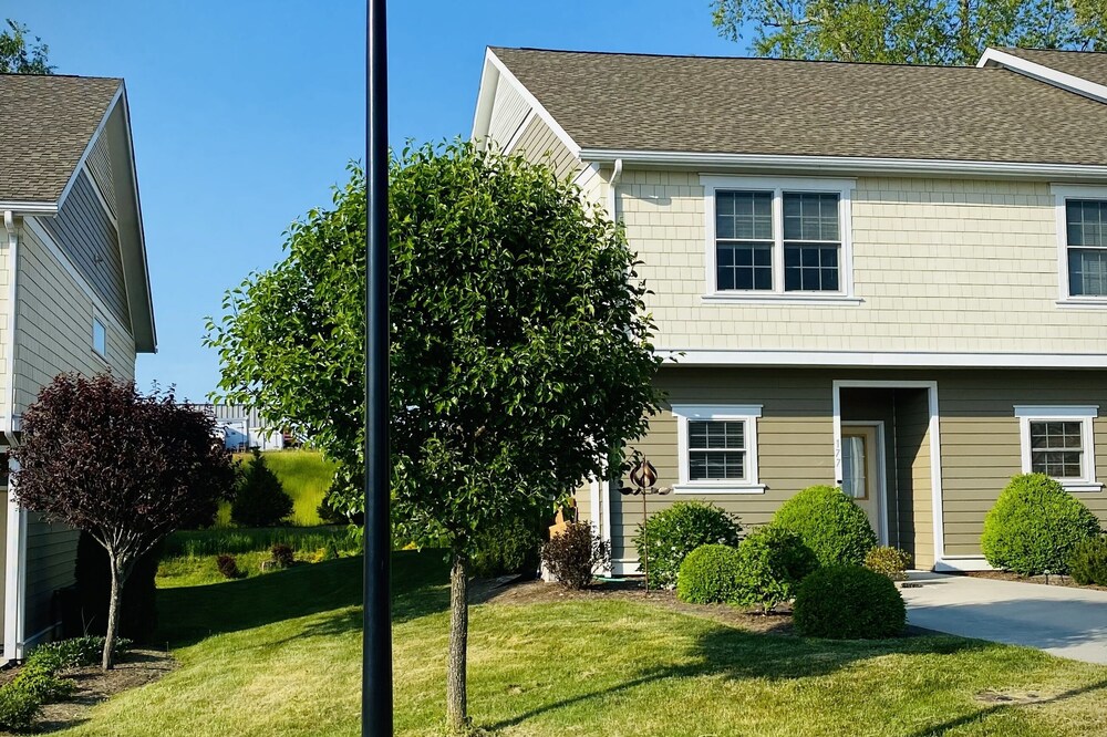 The New Oasis - Modern townhouse within walking distance to downtown Lewisburg