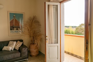 Interior - 5 minutes from the sea family apartment with large garden. Pet friendly. (Toscana)