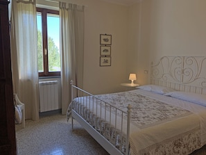 2 bedrooms, iron/ironing board, travel cot, free WiFi - 5 minutes from the sea family apartment with large garden. Pet friendly. (Toscana)