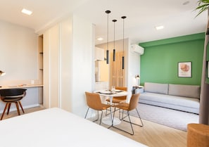 Comfort Studio Suite, 1 Queen Bed with Sofa bed | Living area - Nomah - Aptos por Temporada no Brooklin (São Paulo)