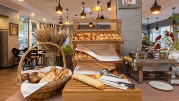 Päivittäinen buffetaamiainen (950 RUB per henkilö)