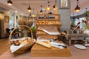 Daily buffet breakfast (RUB 950 per person) - Welton Club Hotel & Apartments (St. Petersburg)