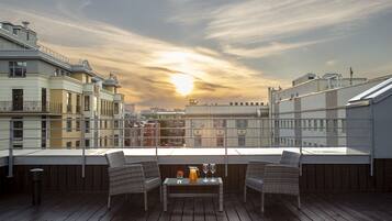 Minibaari, tallelokero huoneessa, pimennysverhot, äänieristys