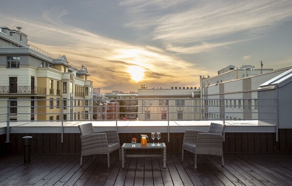 Minibar, in-room safe, blackout curtains, soundproofing - Welton Club Hotel & Apartments (St. Petersburg)