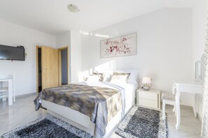 4 Schlafzimmer, Bügeleisen/Bügelbrett, Reisekinderbett, kostenloses WLAN