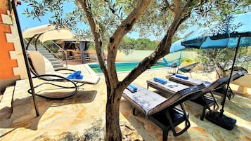 Utomhuspool och uppvÀrmd pool