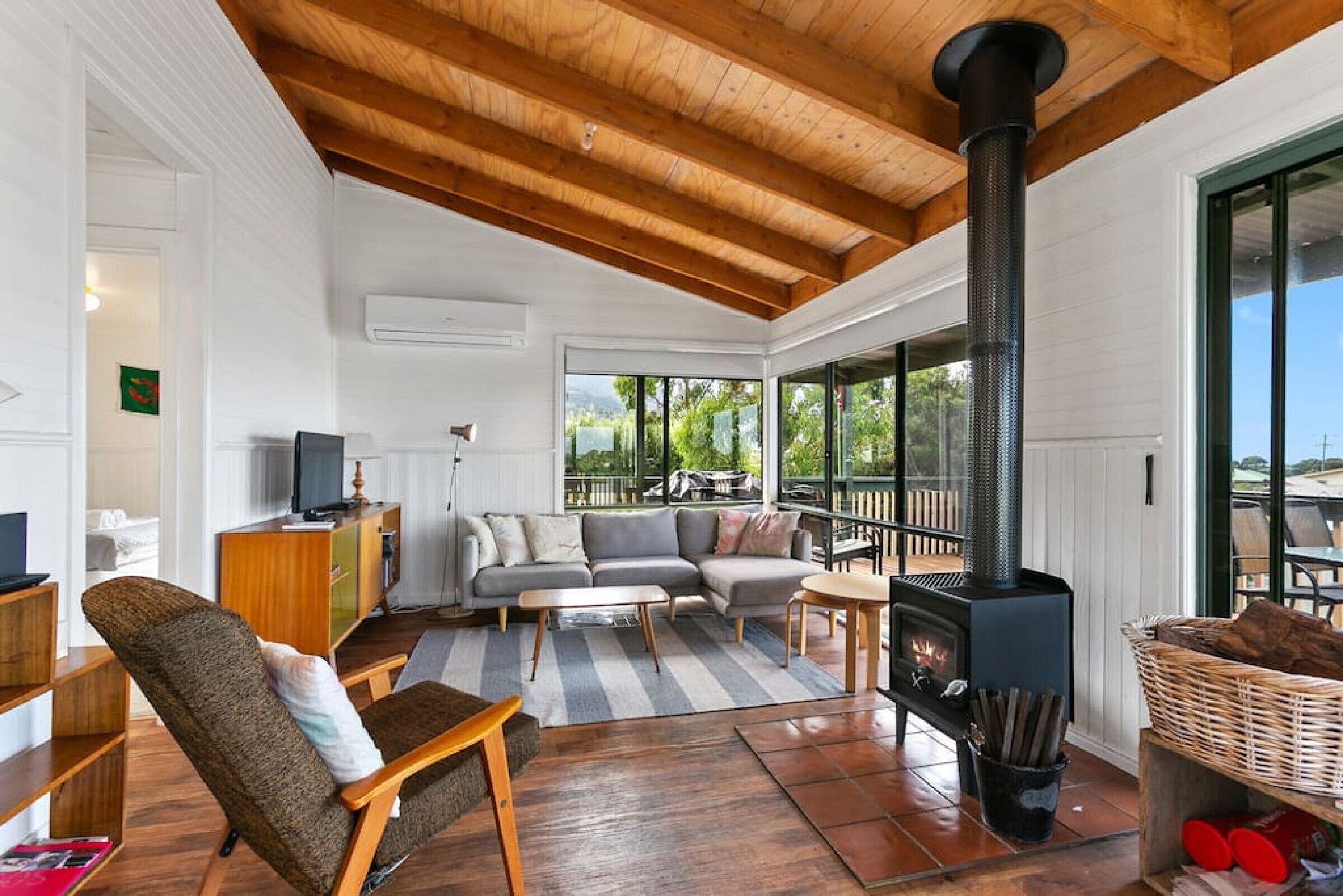 BEACHY KEEN - Walk to the beach