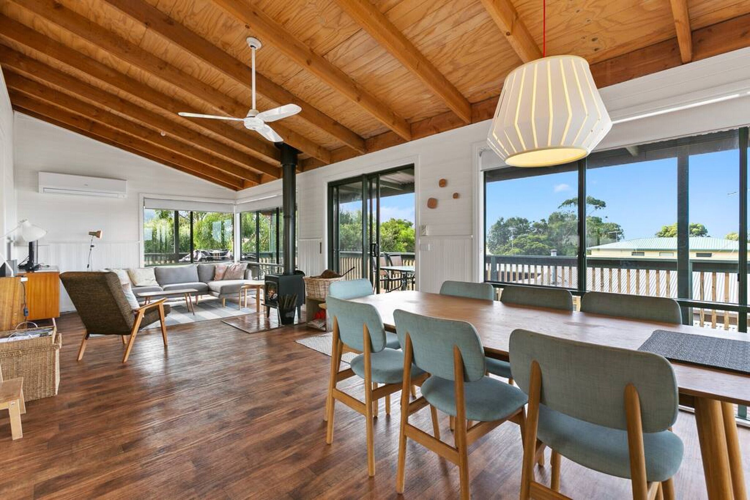 BEACHY KEEN - Walk to the beach