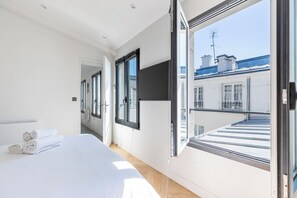 2 bedrooms, iron/ironing board, travel crib, free WiFi