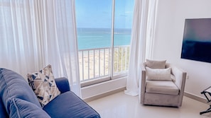 Smart TV - lcModern Design, Family-Friendly, Pool, Oceanfront, & Central Location (Carolina)