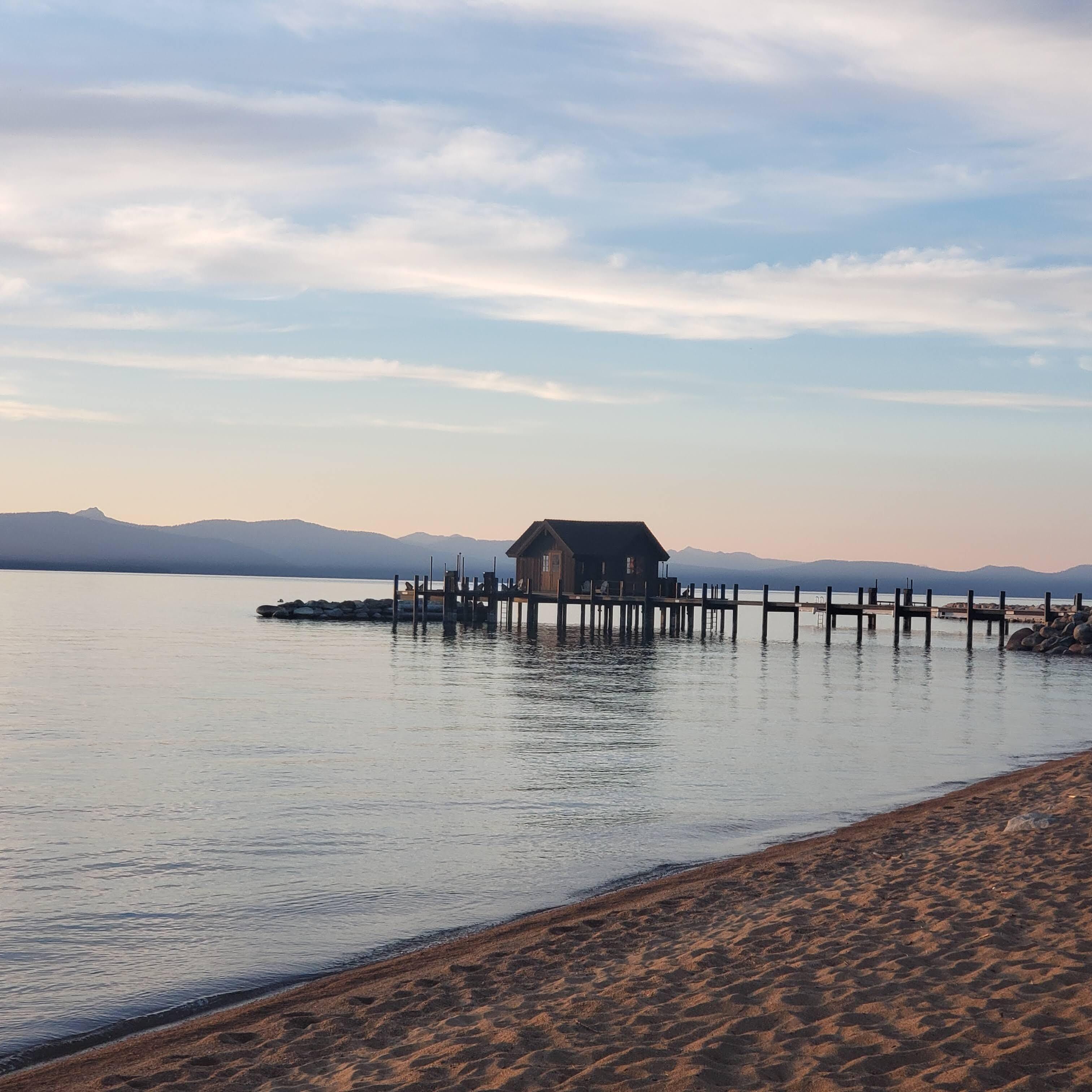 沙滩椅、沙滩毛巾