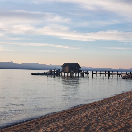 Mountain Modern Couples Getaway.  South Lake Tahoe's Hidden Gem 1bd-1 bath