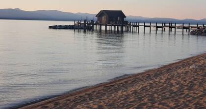 Mountain Modern Couples Getaway. South Lake Tahoe's Hidden Gem 1bd-1 bath