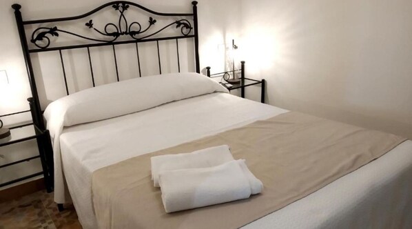 1 bedroom, travel cot, free WiFi, bed sheets