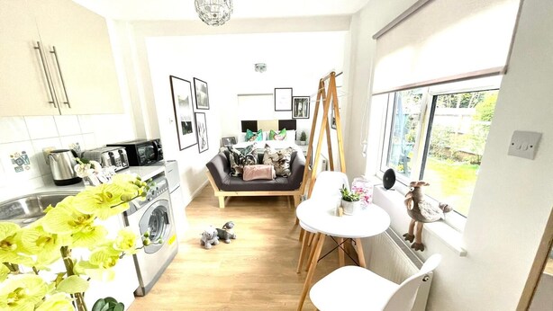 Unclassified image, 1 of 35, button - SUPER COMFY GARDEN ANNEX - Sleeps 3 (London)