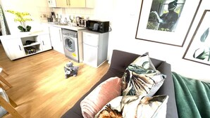 Unclassified image, 3 of 35, button - SUPER COMFY GARDEN ANNEX - Sleeps 3 (London)