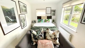 Unclassified image, 5 of 35, button - SUPER COMFY GARDEN ANNEX - Sleeps 3 (London)
